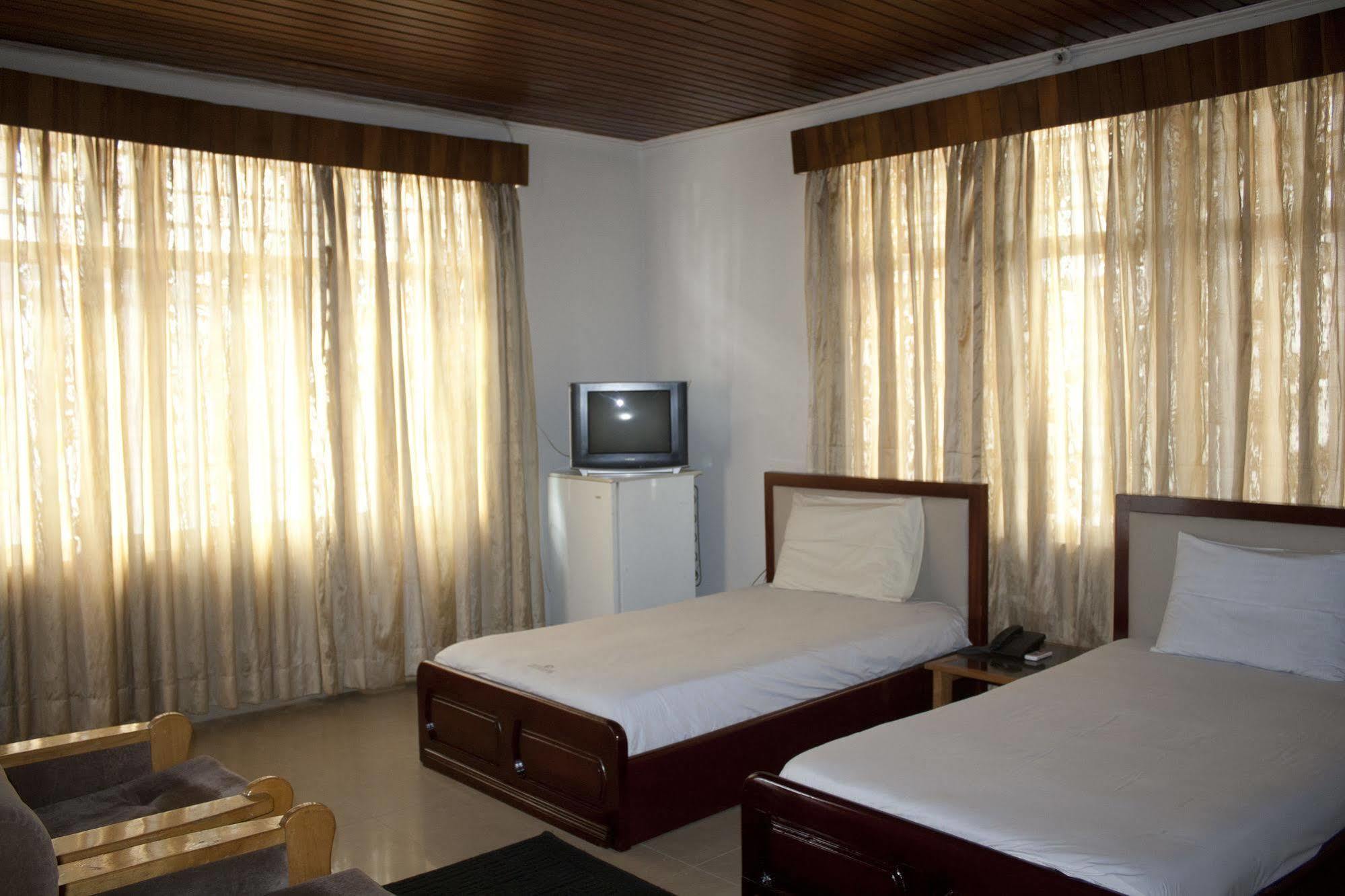 East Legon Guest Lodge Madina Exterior photo