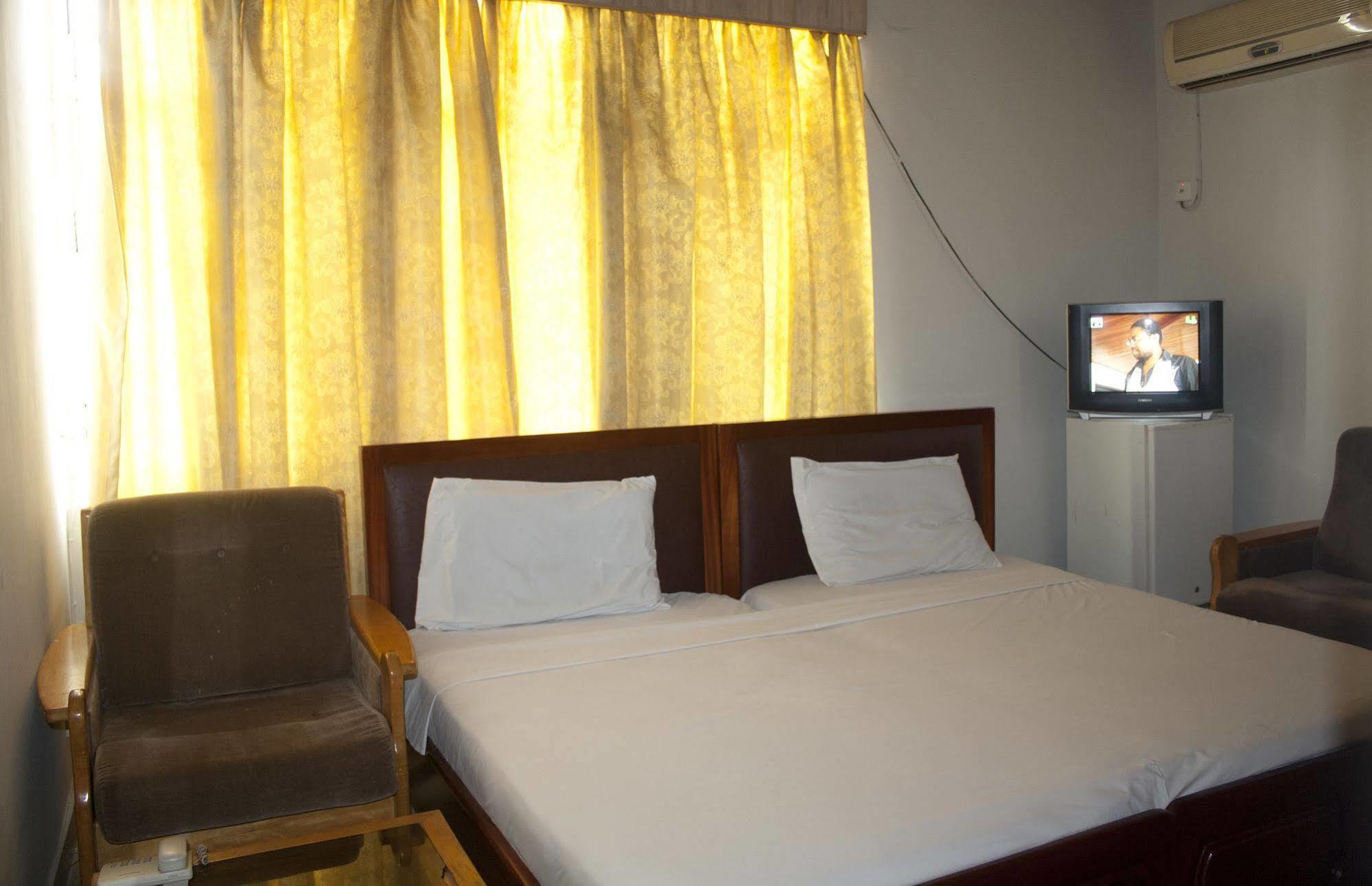 East Legon Guest Lodge Madina Exterior photo
