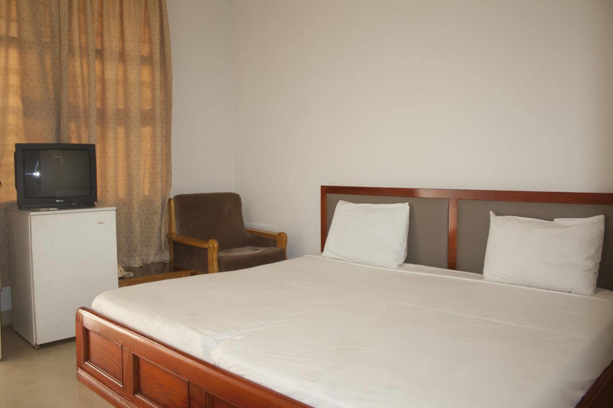 East Legon Guest Lodge Madina Exterior photo